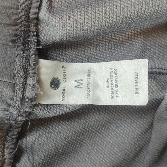 Yoga Pants 🧘🏻‍♀️ 2 pairs!! Size Medium - Picture 3 of 4